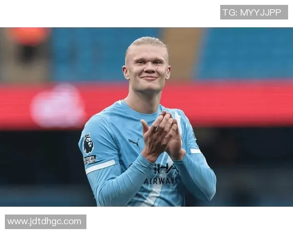 哈兰德铲射破门遭遇重创下身撞击立柱瞬间令人心疼 哈兰德铲射破门遭遇重创下身撞击立柱瞬间令人心疼