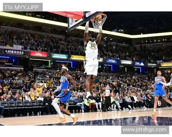 维金斯突破禁区高打板文班亚马展现超凡身高送出精彩钉板大帽