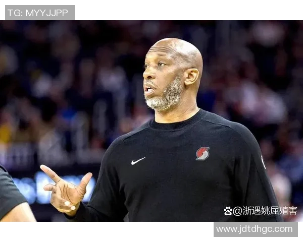 比卢普斯呼吁球队共同分担战术压力让瀚森更轻松应对比赛挑战