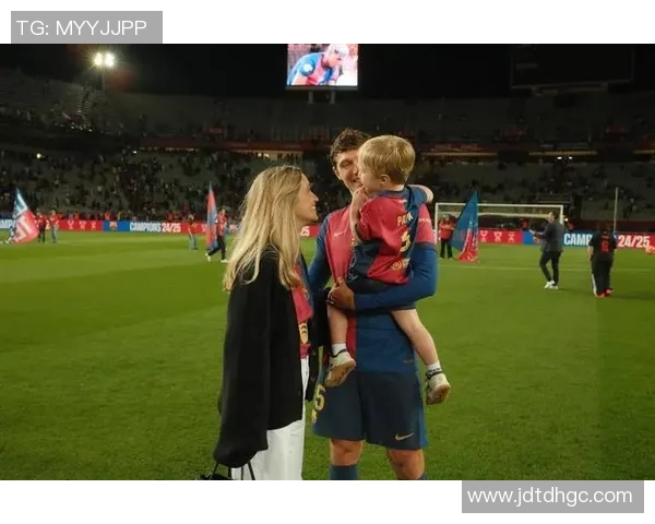 小吧社交秀:胡梅尔斯女友惊艳T台卡卡贝克汉姆同框引发热议 小吧社交秀:胡梅尔斯女友惊艳T台卡卡贝克汉姆同框引发热议