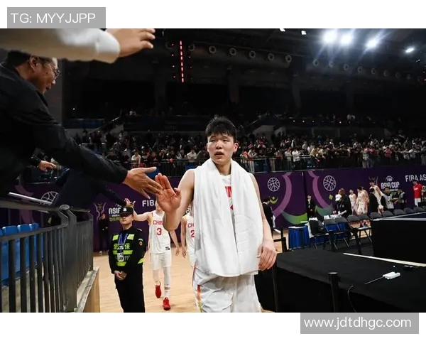 比卢普斯每日加练杨瀚森努力学习英语与观看比赛录像提升自我