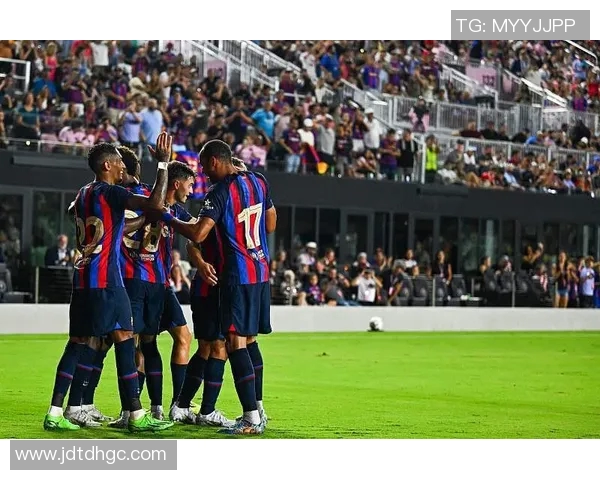 拉菲尼亚在社交媒体上向阿尔巴致敬感慨曾共战球场的荣耀时刻 拉菲尼亚在社交媒体上向阿尔巴致敬感慨曾共战球场的荣耀时刻