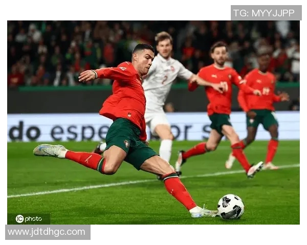 C罗点球失误遭凯莱赫神勇扑救葡萄牙错失良机