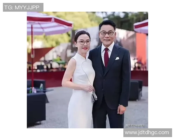 维尼修斯甜蜜晒合照与女友亲密互动幸福笑容尽显爱情甜蜜瞬间 维尼修斯甜蜜晒合照与女友亲密互动幸福笑容尽显爱情甜蜜瞬间