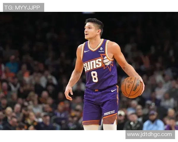 阿伦表现出色11投5中三分球命中率高达50贡献13分并有2篮板2助攻1抢断1盖帽