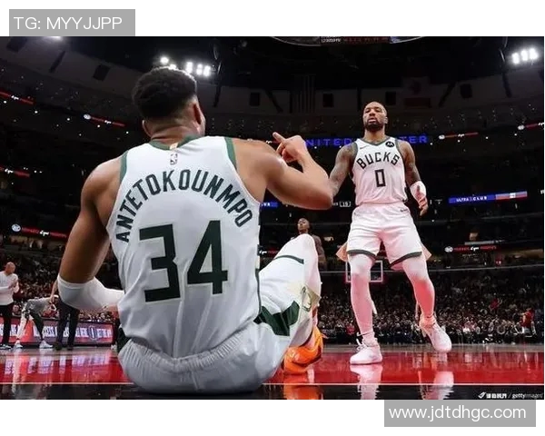 老友重聚利拉德与字母哥兄弟情深热聊共叙昔日辉煌时光