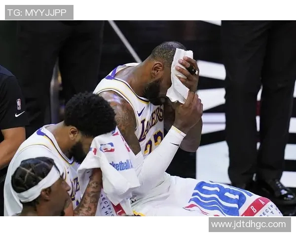 安东尼称詹姆斯状态依旧出色40岁仍可场均30分争得分王 安东尼称詹姆斯状态依旧出色40岁仍可场均30分争得分王