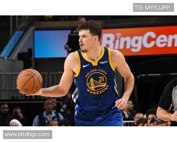 勇士边线球发给波斯特遭犯规76人成功挑战引发争议